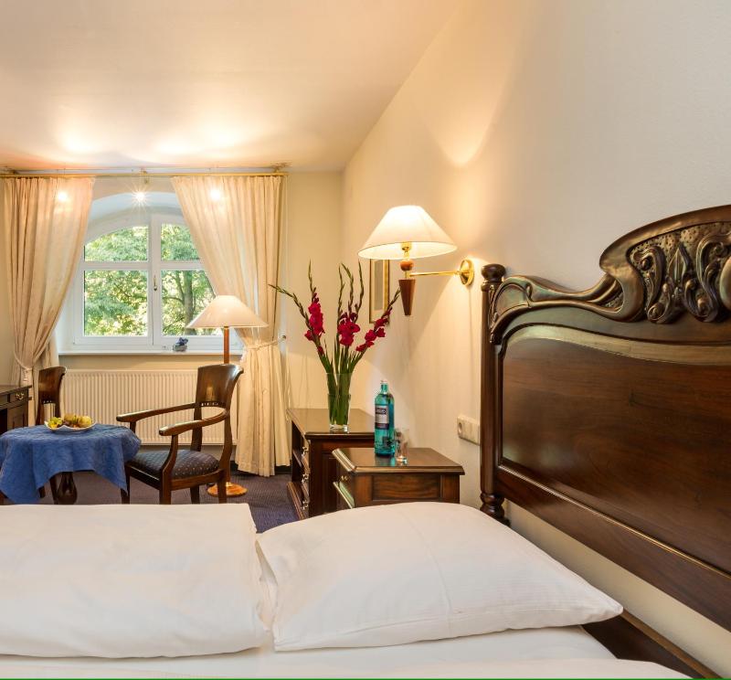 Double Room  - Side Wing/ Souterrain image 1