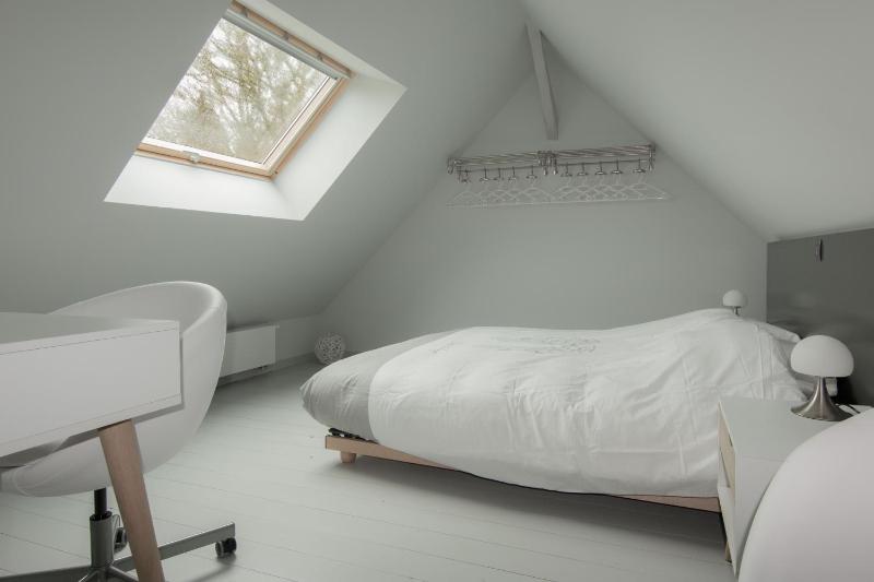 Small Double Room image 3