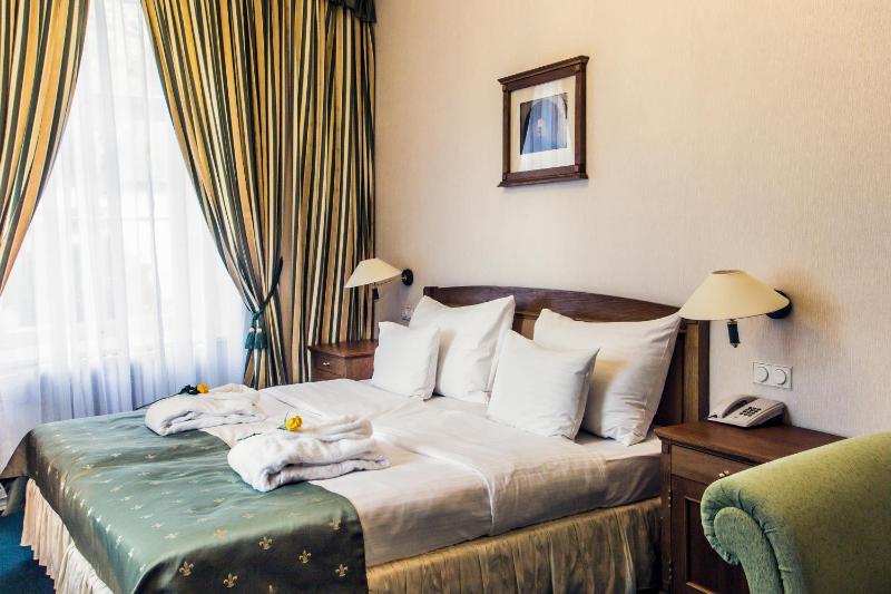 Deluxe Double Room with Castle View image 2