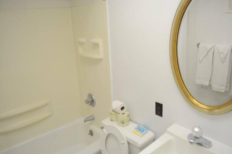 Islander Motel - image 14