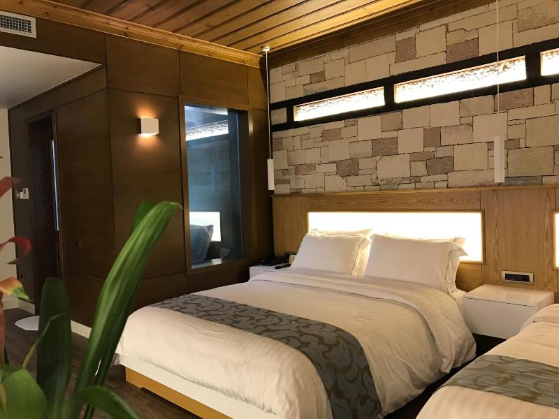 Triple Room with Balcony image 3