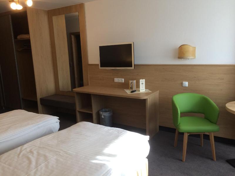 Twin Room image 2