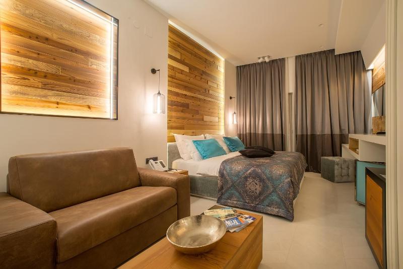 Superior Double Room image 4