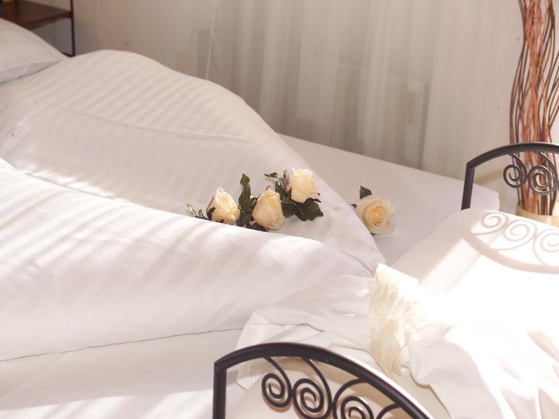 Double Room with Balcony image 2