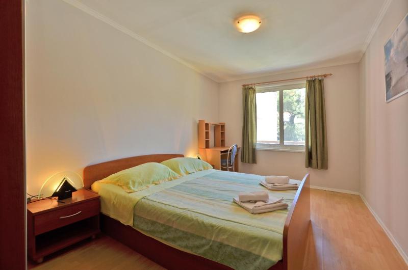 One-Bedroom Apartment with Balcony and Sea View image 3