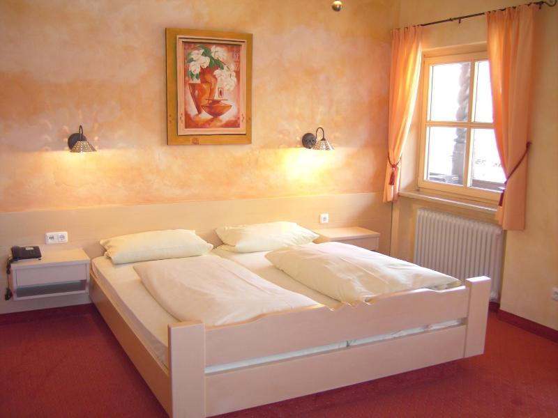 Standard Double Room image 3