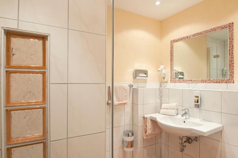 Standard Double Room image 2