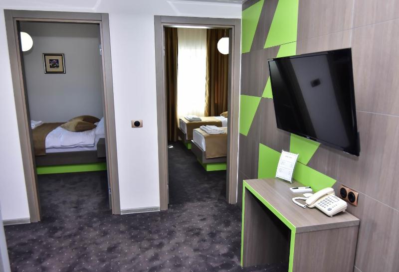 One-Bedroom Apartment with Terrace image 2
