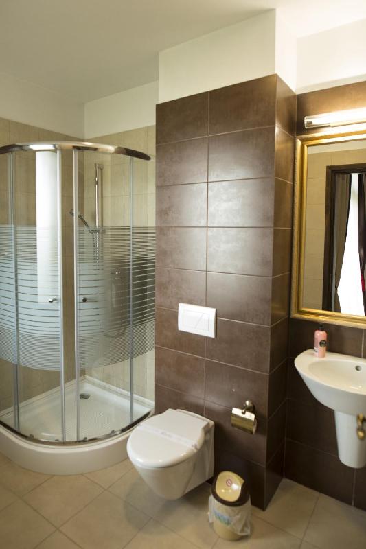 Double Room image 3