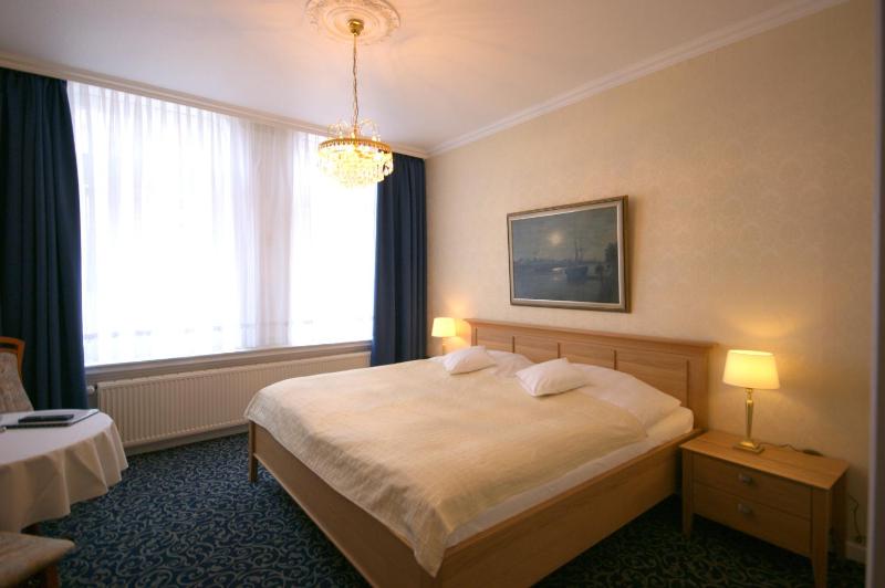 Double Room image 3