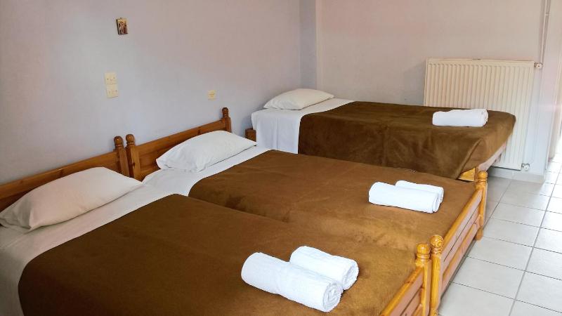 Basic Triple Room image 4