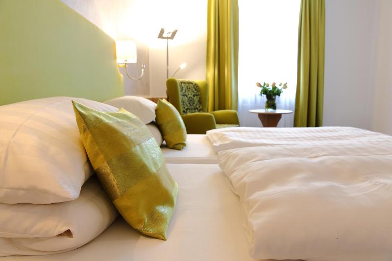 Deluxe Double Room image 4