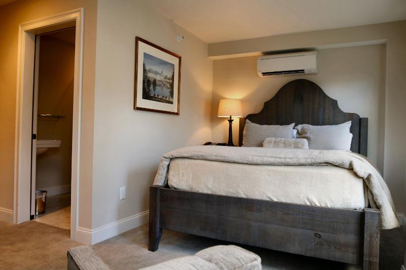 Standard Queen Room image 2
