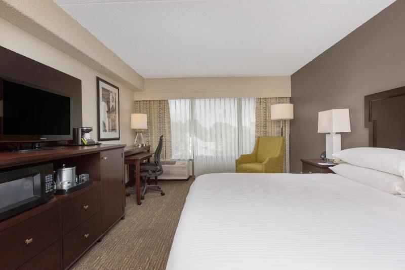 1 King Bed, Deluxe Mobility Accessible Room, Non-Smoking, image 2