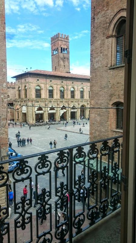 Casa Isolani Guest House Piazza Maggiore - image 3