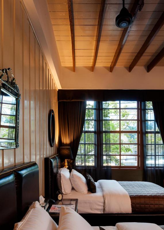 Twin Room image 2