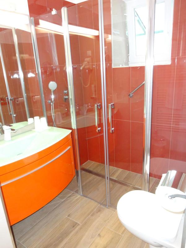 Deluxe Double Room with Balcony image 3