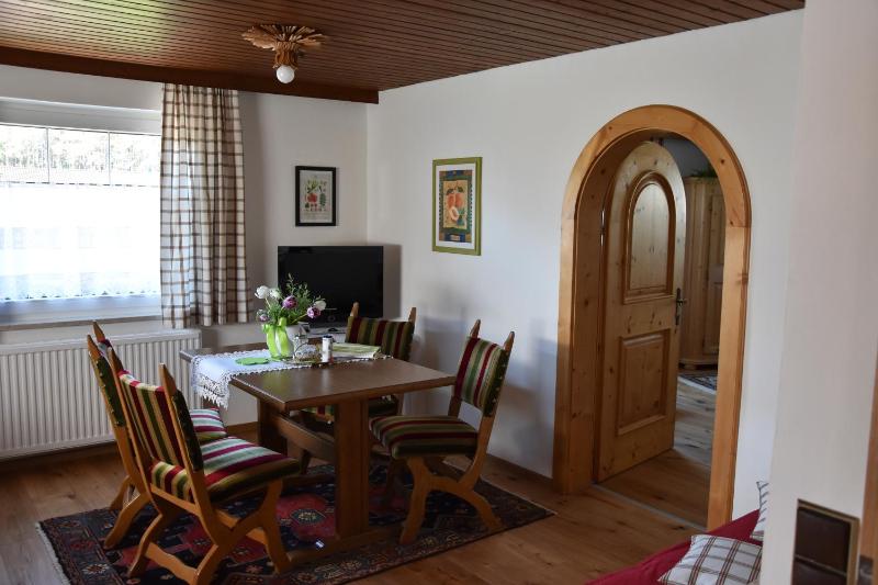 Twin Room with Extra Bed without Bathroom image 4