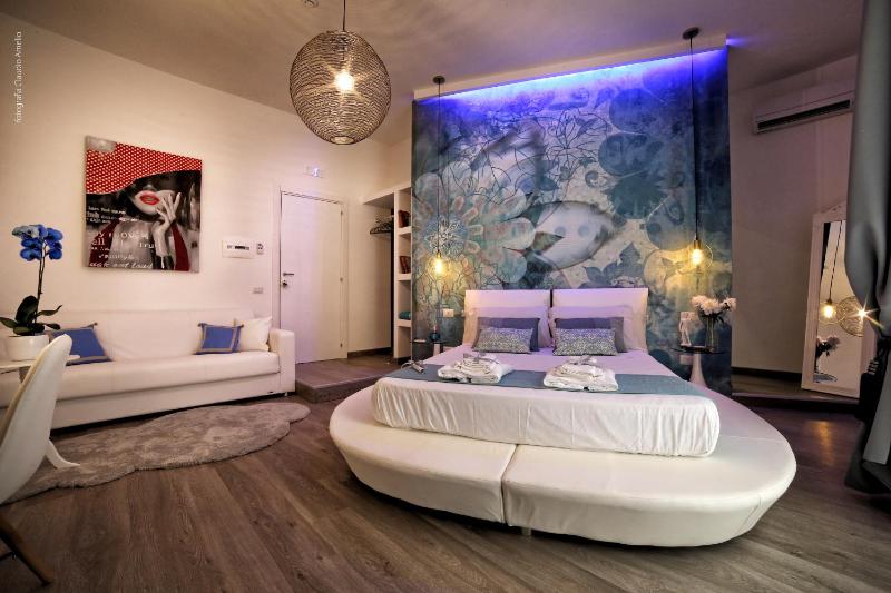 Deluxe Room image 4