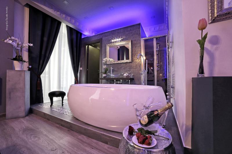Bourbon House - image 11