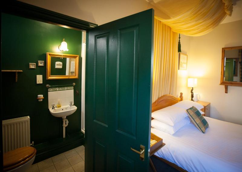 Large Double Room image 3