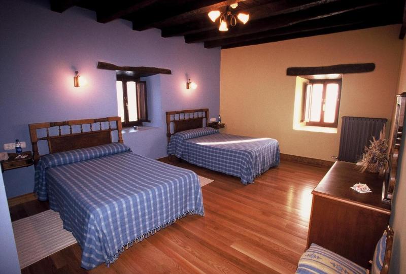 Double or Twin Room image 3