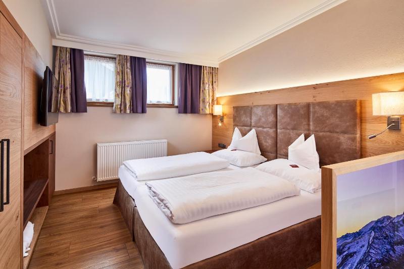Double Room image 3