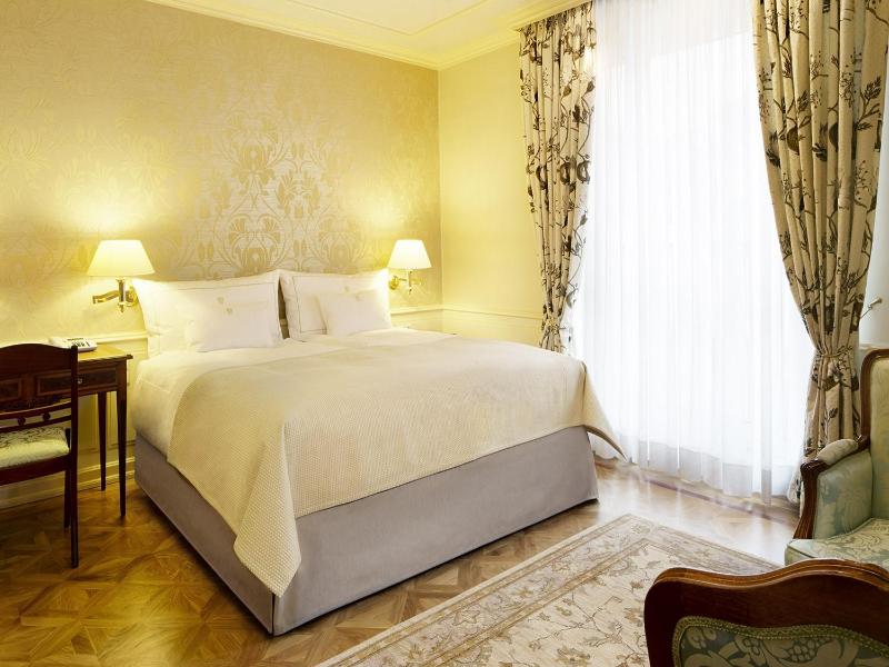 Double Room image 1