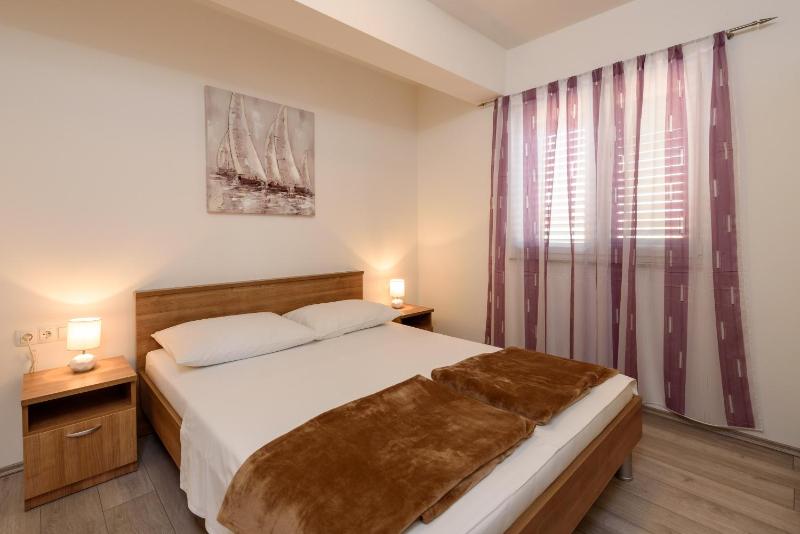 One-Bedroom Apartment with Balcony image 2