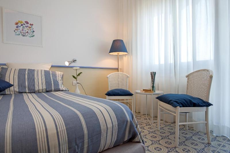 One-Bedroom Apartment image 4