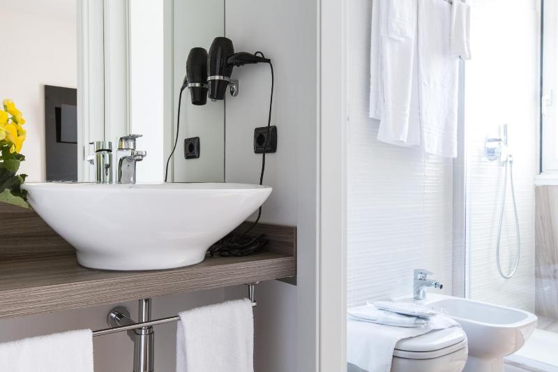 One-Bedroom Apartment image 3