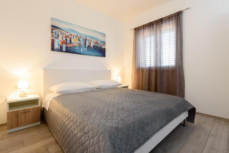 Studio Apartment image 2