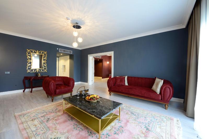 Executive Suite image 2