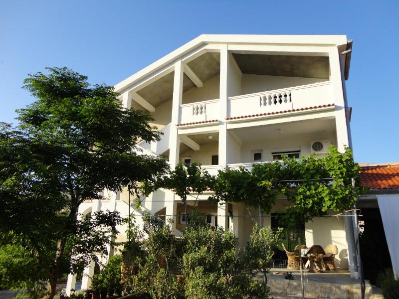 Apartmani Pag - image 1