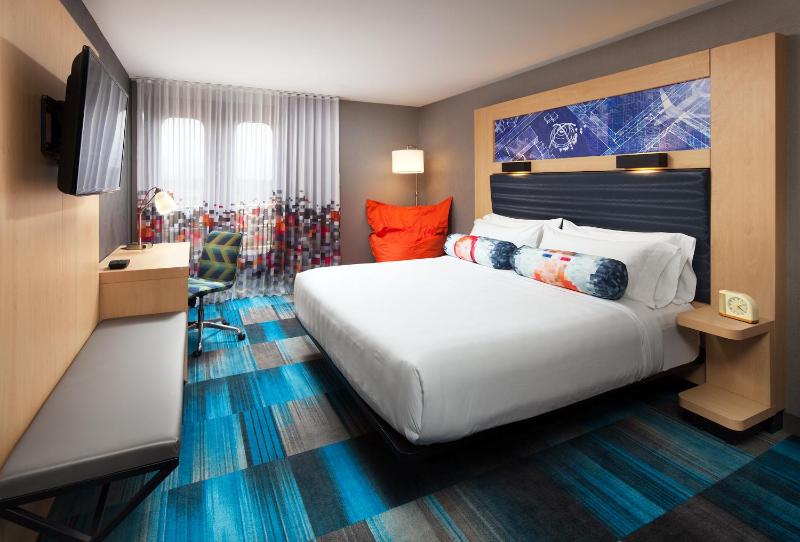 Aloft King, Guest room, 1 King image 1