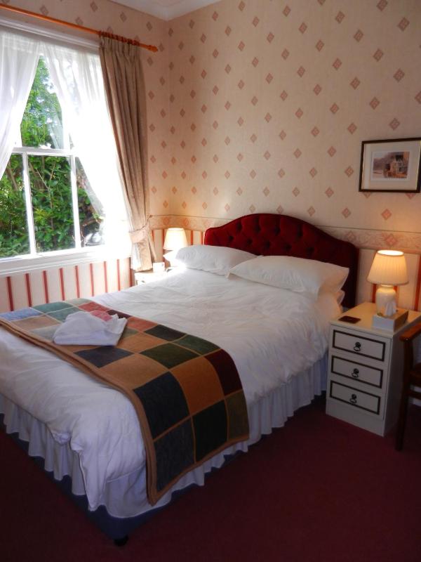 Small Double Room image 4