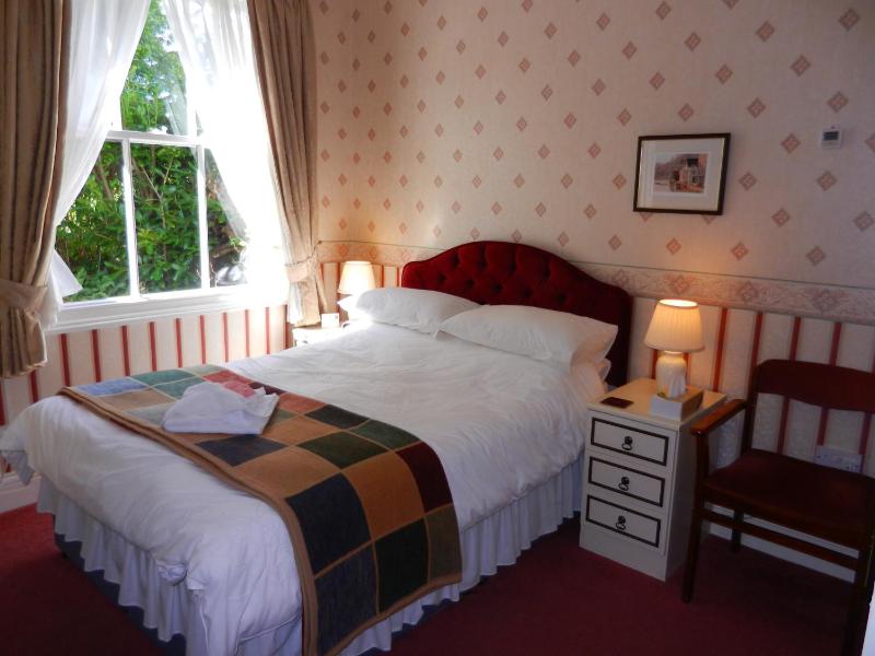 Small Double Room image 3