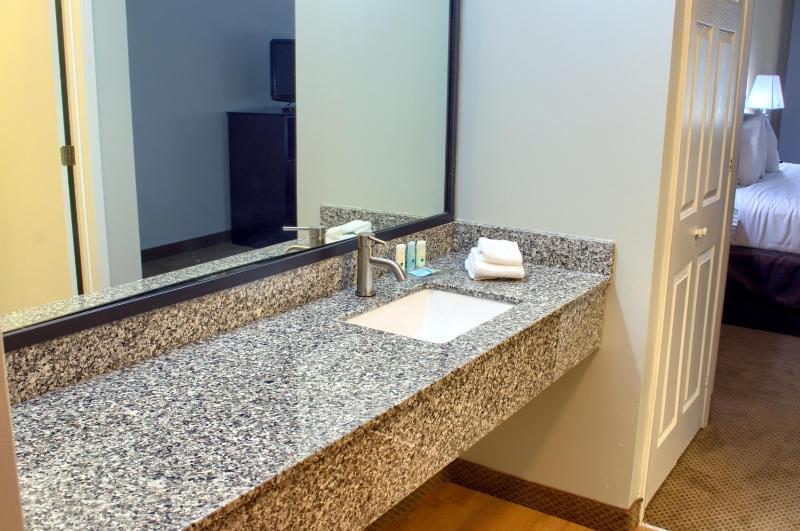 King Room - Non-Smoking image 4