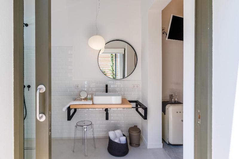 Sodium Boutique Hotel - image 41