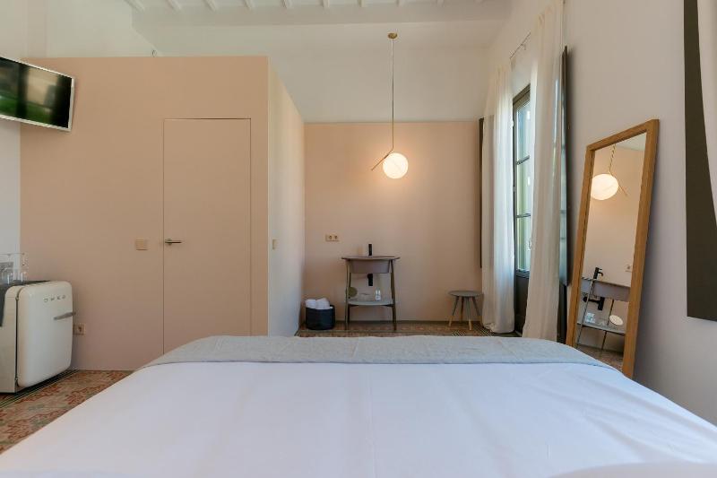 Double Room image 4