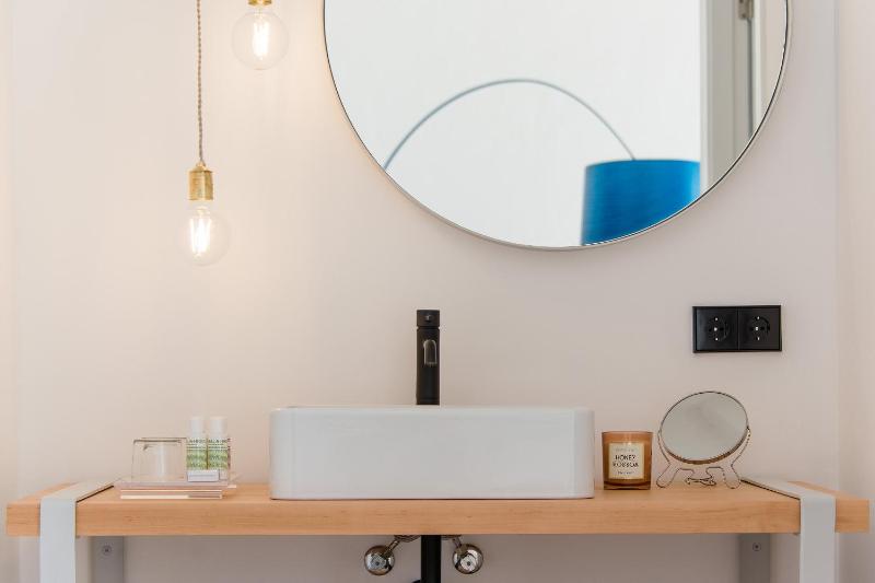 Sodium Boutique Hotel - image 21