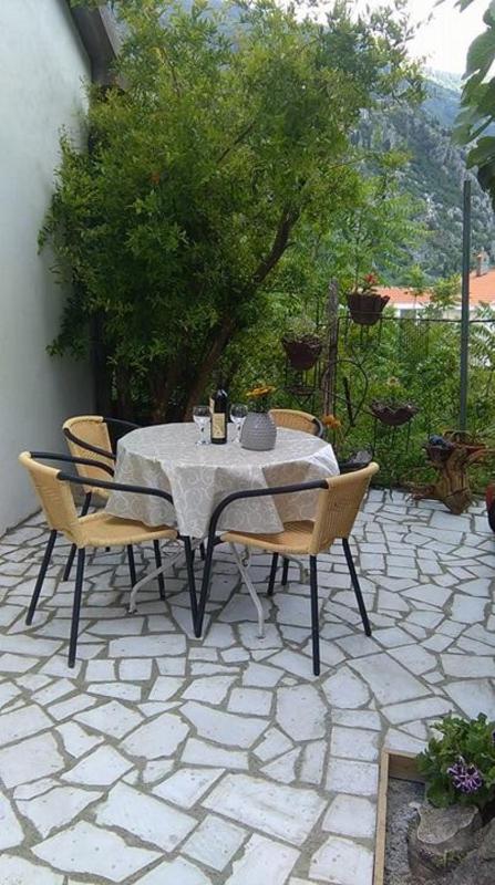 One-Bedroom Apartment with Terrace image 3