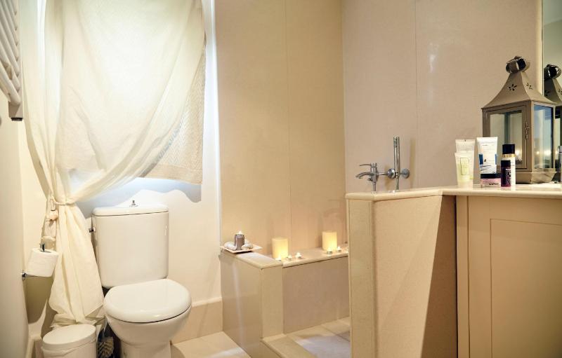 Unique Apartment in the Heart of the City - image 7
