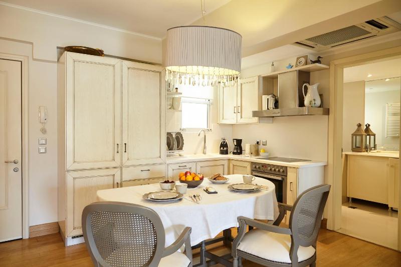 Unique Apartment in the Heart of the City - image 9