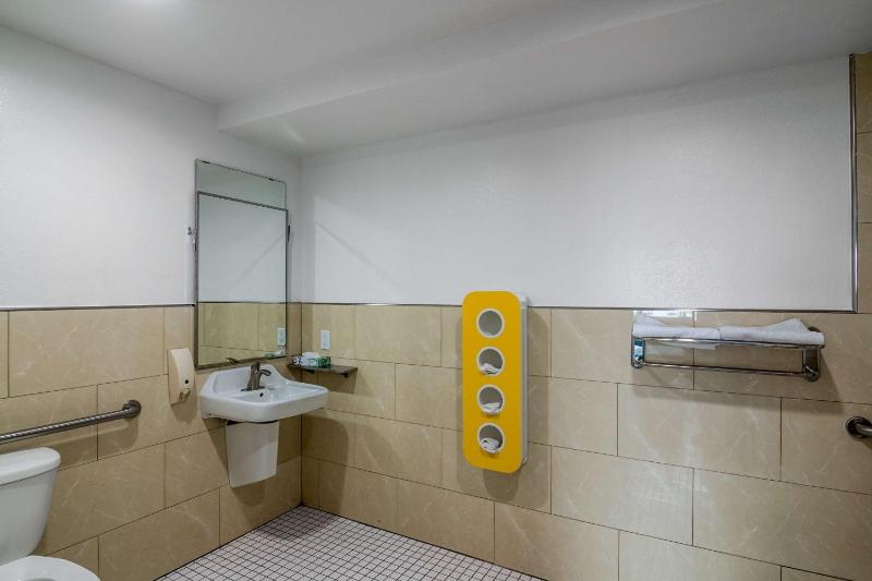 King Room - Disability Access - Non-Smoking image 3