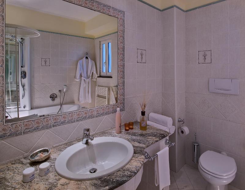 Classic Triple Room image 3