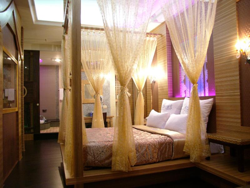King Room with Balcony image 1