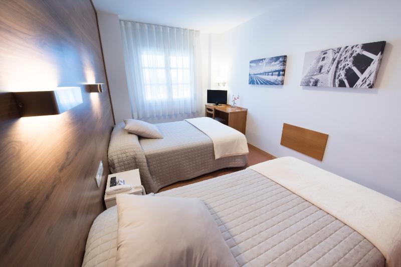Double Room image 4