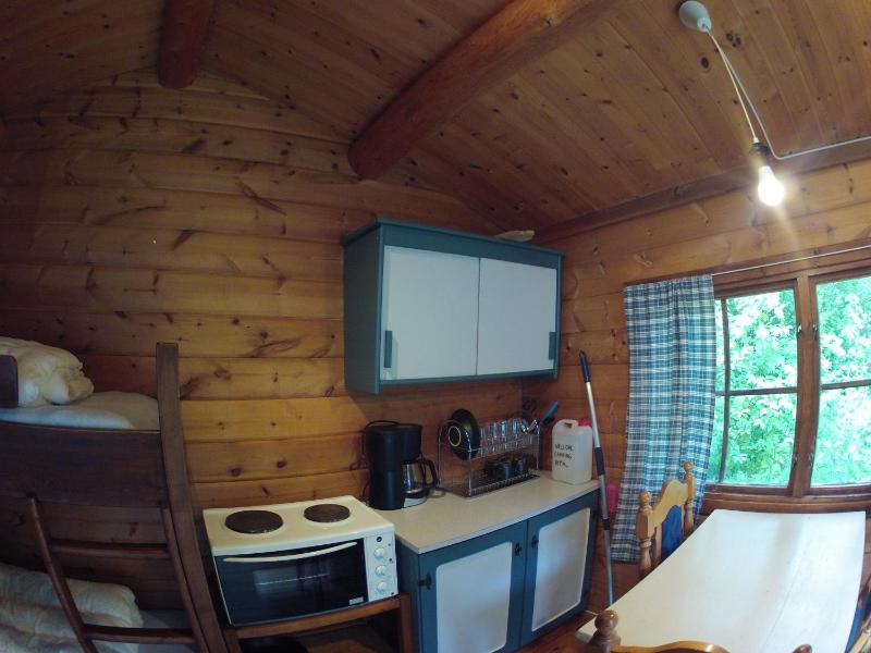 Economy Quadruple Room with Shared Bathroom image 4