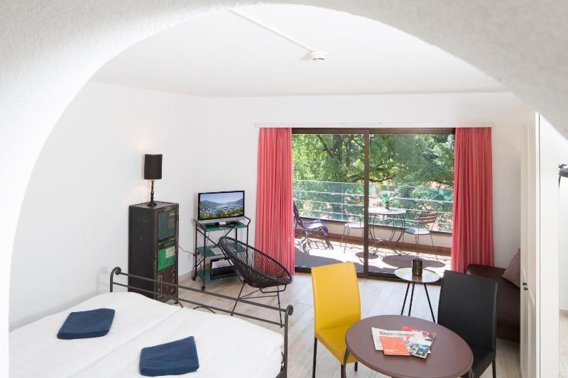 Superior Family Room image 3